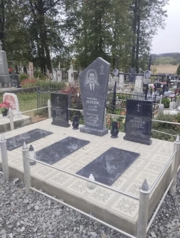 Памятник двойной 158